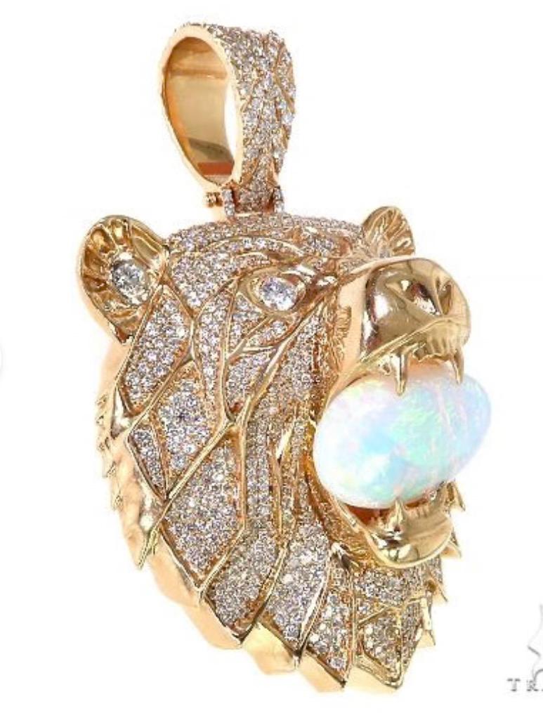 The Bear pendant detail