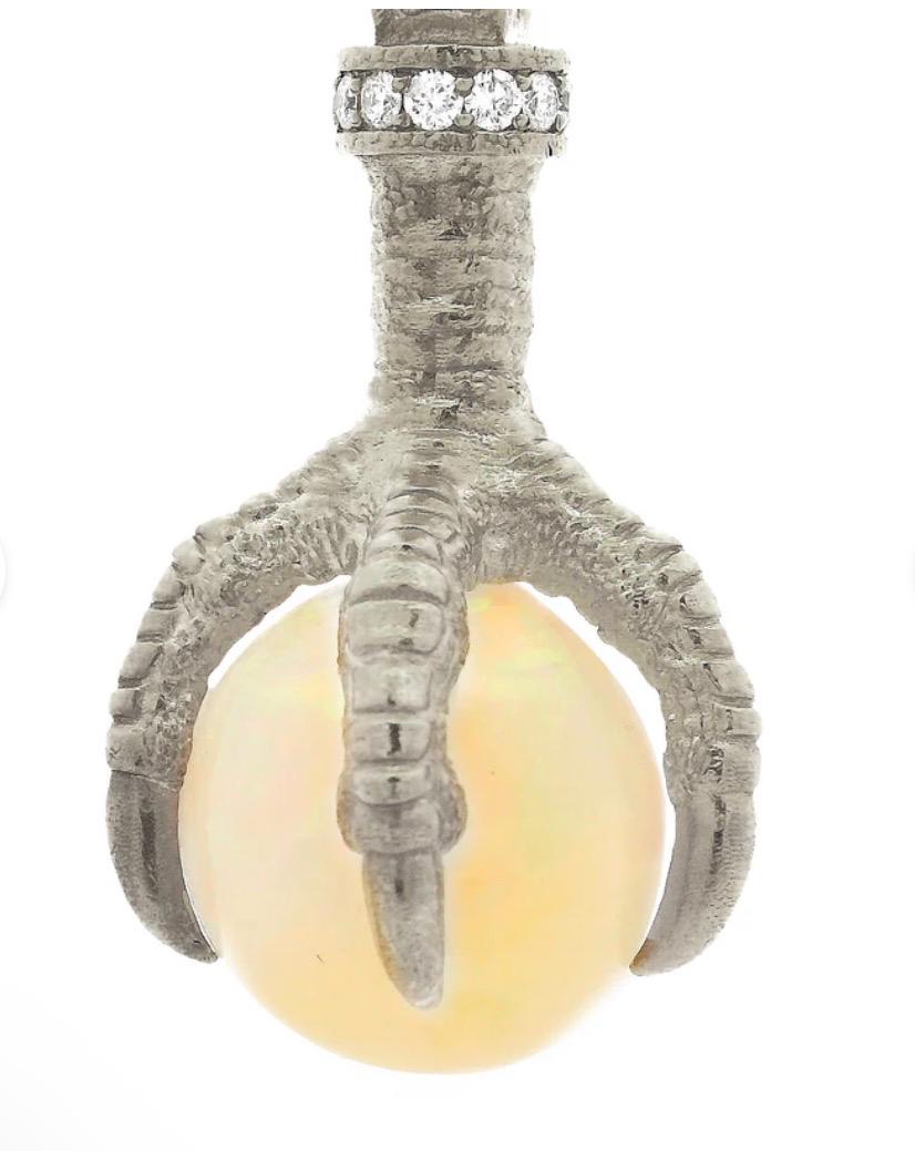 The Eagle pendant detail